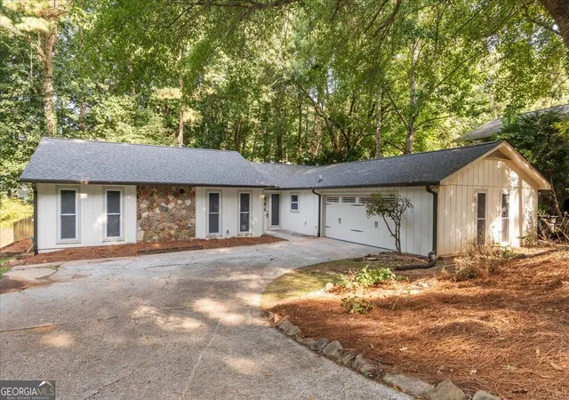 Photo 1 of Single family home for sale at 9570 Hillside Dr, Roswell, GA 30076 | MLS# 10826565 | Listing updated on 2026-08-31