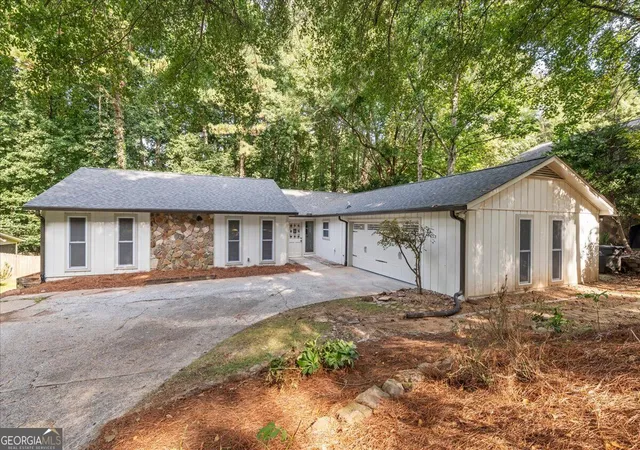 Photo 3 of Single family home for sale at 9570 Hillside Dr, Roswell, GA 30076 | MLS# 10826565 | Listing updated on 2026-08-31