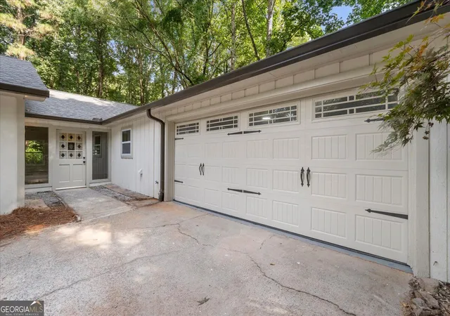 Photo 4 of Single family home for sale at 9570 Hillside Dr, Roswell, GA 30076 | MLS# 10826565 | Listing updated on 2026-08-31