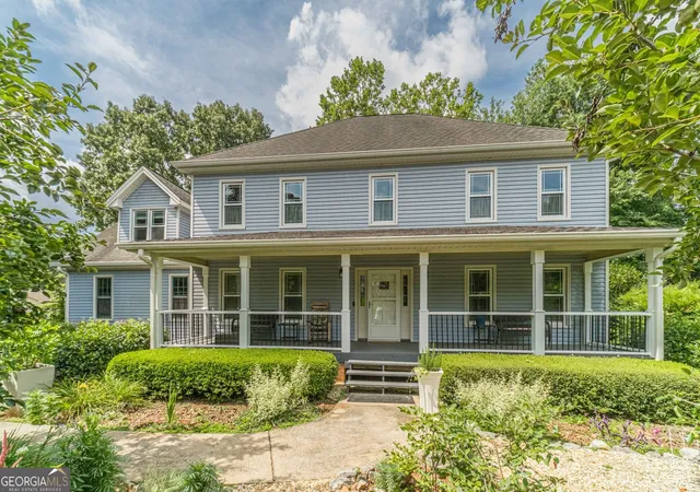 Photo 1 of Single family home for sale at 1875 Oak Rd, Snellville, GA 30078 | MLS# 10825414 | Listing updated on 2026-09-21