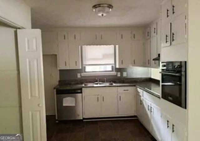 Photo 10 of Single family home for sale at 4395 Glade Rd, Forest Park, GA 30297 | MLS# 10820008 | Listing updated on 2026-09-11
