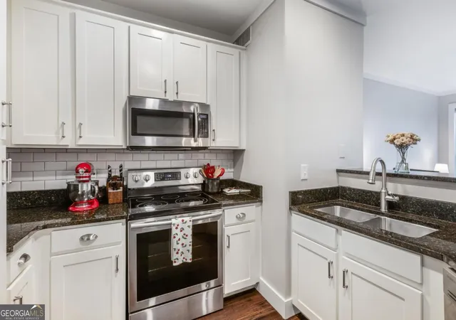 Listing Photo 3 - Condo for sale in building located at 821 Ralph Mcgill Blvd, Atlanta, GA 30306 - Unit #2405