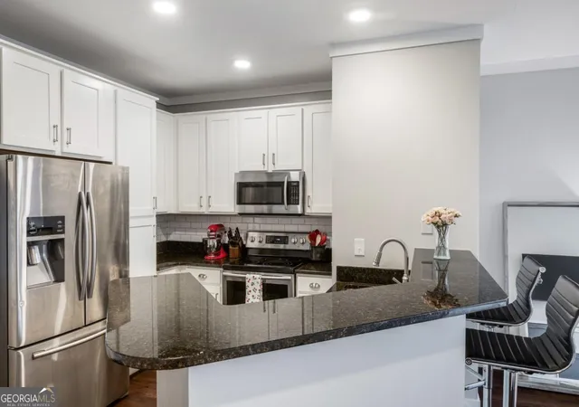 Listing Photo 5 - Condo for sale in building located at 821 Ralph Mcgill Blvd, Atlanta, GA 30306 - Unit #2405