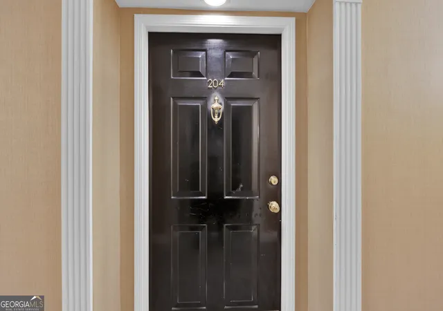 Listing Photo 4 - Condo for sale in building located at 26204 NE Plantation Dr, Atlanta, GA 30324