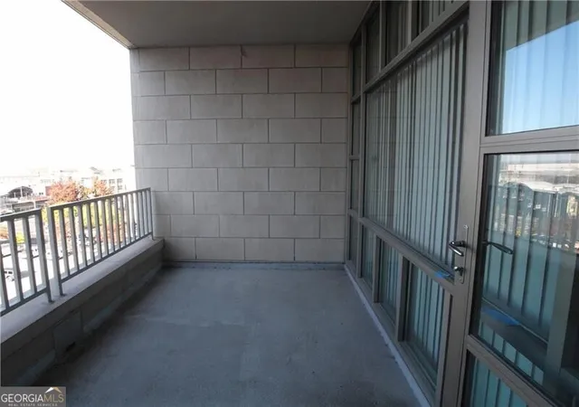 Listing Photo 4 - Condo for sale in building located at 250 Park Ave W Nw, Atlanta, GA 30313 - Unit #712