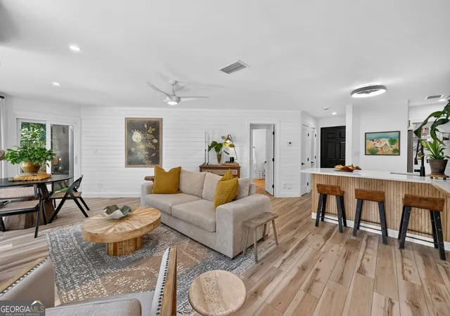 Listing Photo 5 - Condo for sale in building located at 244 13Th St, Atlanta, GA 30309 - Unit #201