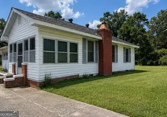 Photo 3 of Sale Pending at 1385 W Currahee St, Toccoa, GA 30577 | MLS# 10823166 | Listing updated on 2026-10-06