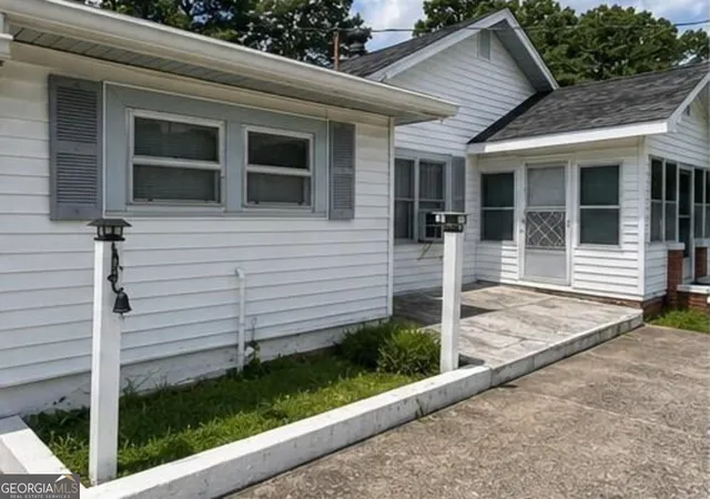 Photo 4 of Sale Pending at 1385 W Currahee St, Toccoa, GA 30577 | MLS# 10823166 | Listing updated on 2026-10-06