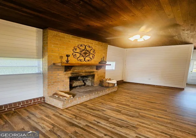 Photo 2 of Single family home for sale at 1808 18th Ave, Phenix City, AL 36867 | MLS# 10822885 | Listing updated on 2026-09-04