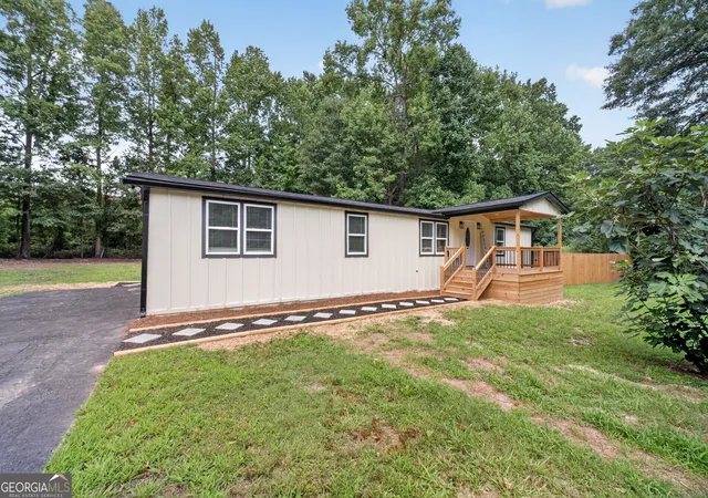 3rd image of 3955 Pecan St, Loganville, GA 30052 | MLS# 10794115