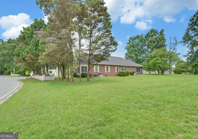 Photo 3 of Sale Pending at 1261 Enota Ave Ne, Gainesville, GA 30501 | MLS# 10787512 | Listing updated on 2026-08-30