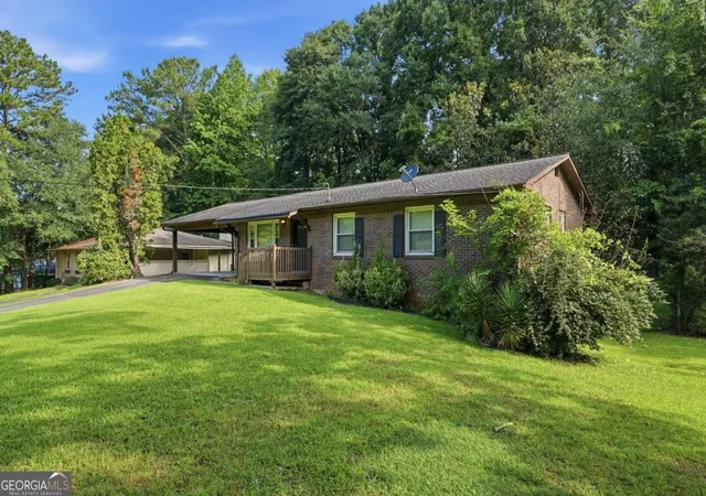Photo 2 of Single family home for sale at 928 Magna Carta Dr Nw, Atlanta, GA 30318 | MLS# 10825273 | Listing updated on 2026-09-28