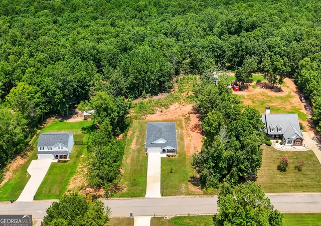 Photo 3 of Single family home for sale at 121 Red Oak Dr, Barnesville, GA 30204 | MLS# 10814746 | Listing updated on 2026-09-10