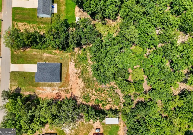 Photo 3 of Single family home for sale at 121 Red Oak Dr, Barnesville, GA 30204 | MLS# 10814746 | Listing updated on 2026-09-10