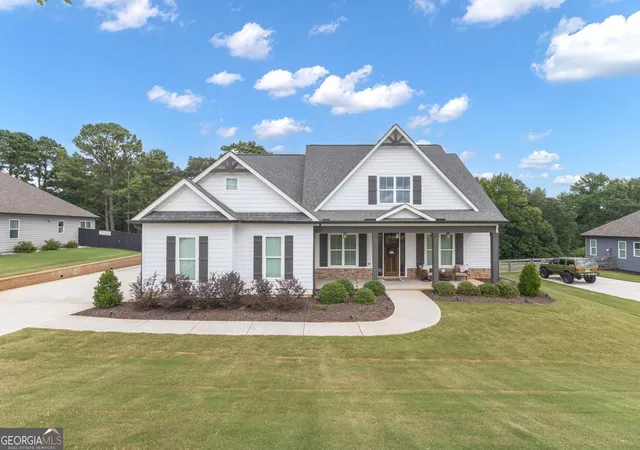 Photo 3 of Sale Pending at 282 Township Dr, Senoia, GA 30276 | MLS# 10702604 | Listing updated on 2026-09-13