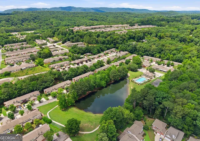 2nd image of 401 Live Oak Ln, Dalton, GA 30721