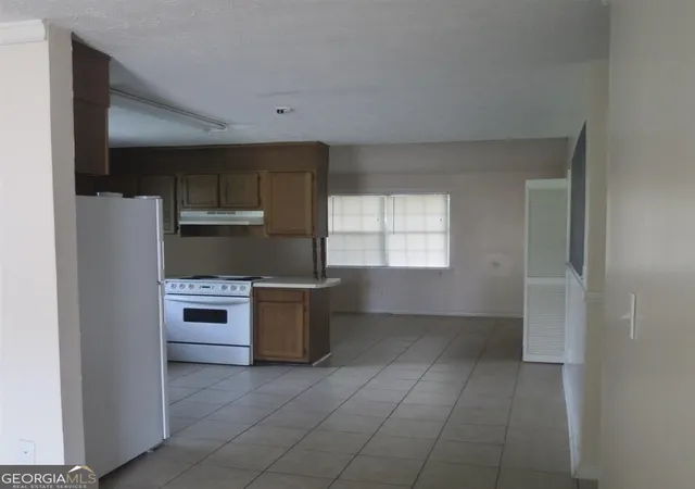 2nd image of 1755 Fox Chase Ct Se, Conyers, GA 30013 | MLS# 10816417