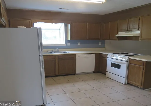 3rd image of 1755 Fox Chase Ct Se, Conyers, GA 30013 | MLS# 10816417