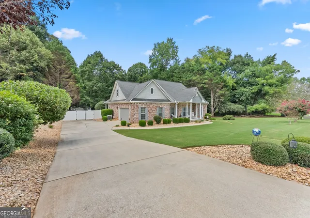 Photo 2 of Single family home for sale at 227 Still Water Ln, Jefferson, GA 30549 | MLS# 10836073 | Listing updated on 2026-08-31