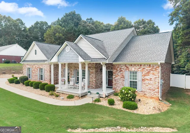 Photo 4 of Single family home for sale at 227 Still Water Ln, Jefferson, GA 30549 | MLS# 10836073 | Listing updated on 2026-08-31