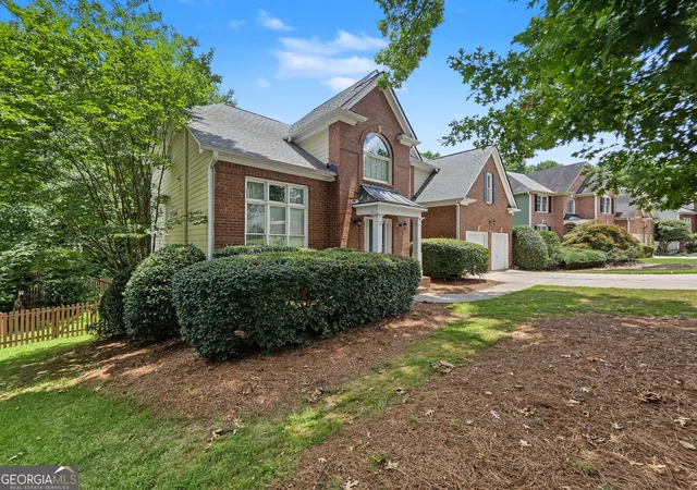 Photo 2 of Sale Pending at 3935 Canterbury Walk Dr, Duluth, GA 30097 | MLS# 10799286 | Listing updated on 2026-08-21