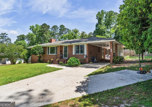 Photo 2 of Single family home for sale at 711 Winchester Cir, Macon, GA 31210 | MLS# 10774206 | Listing updated on 2026-07-04