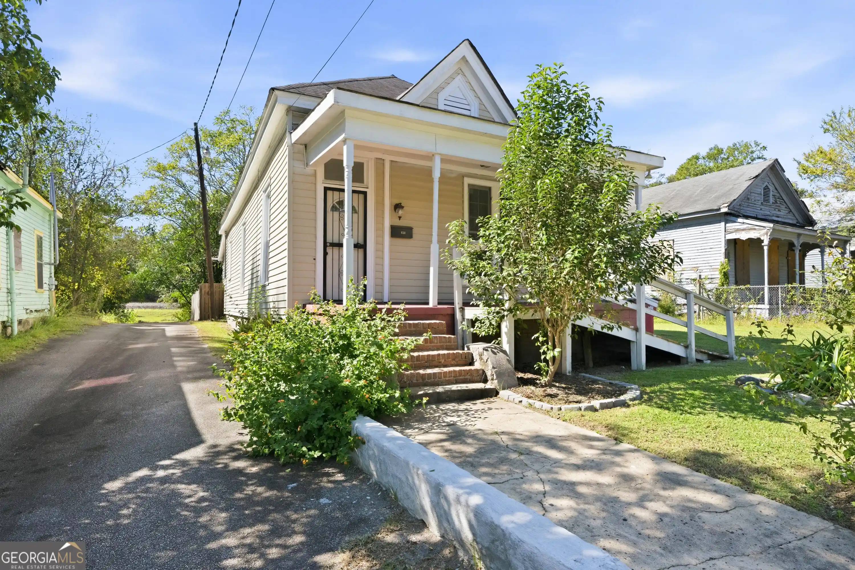 Photo 1 of Single family home for sale at 862 Elm St, Macon, GA 31201 | MLS# 10874848 | Listing updated on 2026-10-19