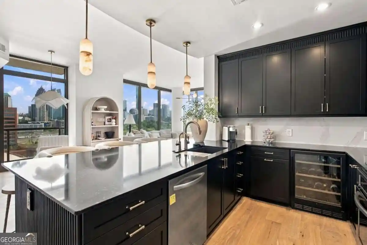 Listing Photo 1 - Condo for sale in 270 17Th St Nw located at 270 17Th St Nw, Atlanta, GA 30363 - Unit #901