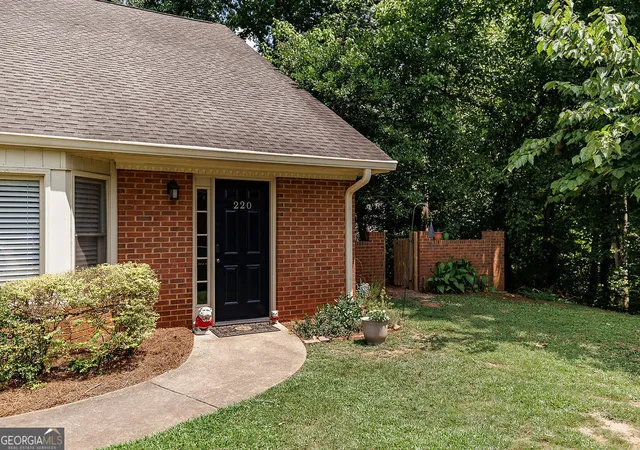 1st image of 220 Eaglewood Ct, Athens, GA 30606 | MLS# 10818342