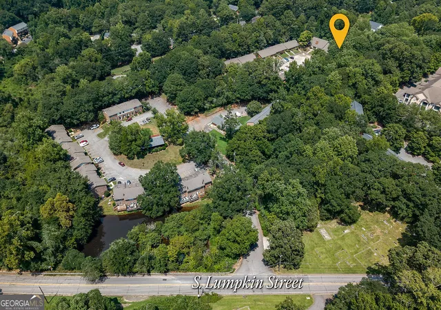 Listing Photo 2 - Condo for sale in building located at 220 Eaglewood Ct, Athens, GA 30606 - Unit #