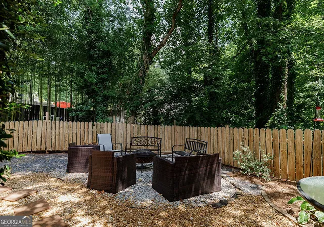 Listing Photo 3 - Condo for sale in building located at 220 Eaglewood Ct, Athens, GA 30606