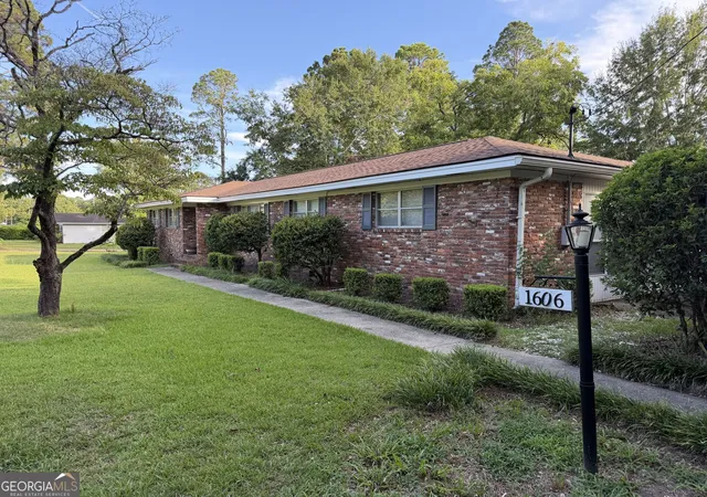 Photo 3 of Single family home for sale at 1606 Roberson St, Dublin, GA 31021 | MLS# 10823781 | Listing updated on 2026-09-11