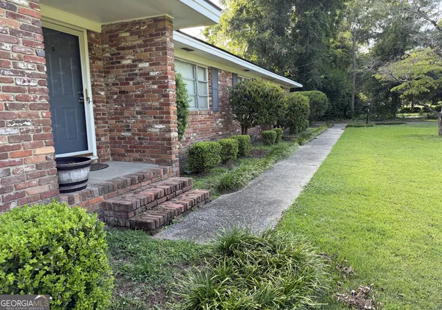 Photo 3 of Single family home for sale at 1606 Roberson St, Dublin, GA 31021 | MLS# 10823781 | Listing updated on 2026-09-11