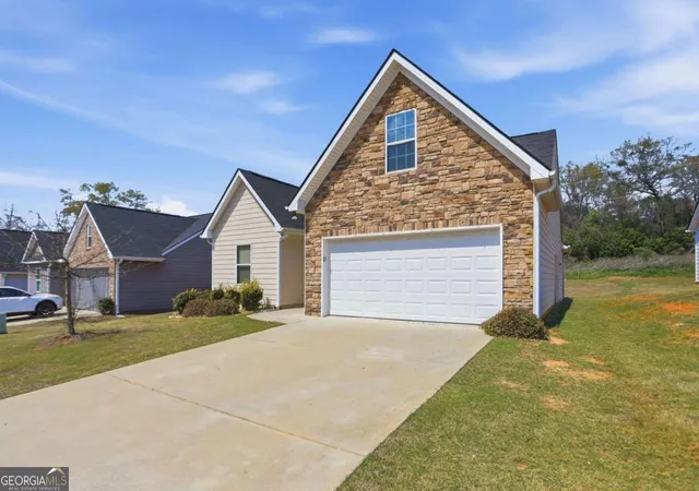 Photo 3 of Sale Pending at 133 W Lexington Ave, Griffin, GA 30223 | MLS# 10719078 | Listing updated on 2026-09-18