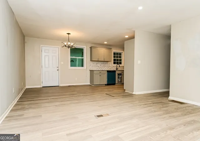Photo 3 of Single family home for sale at 3382 Renault Rd SE, Atlanta, GA 30354 | MLS# 10650653 | Listing updated on 2025-12-26