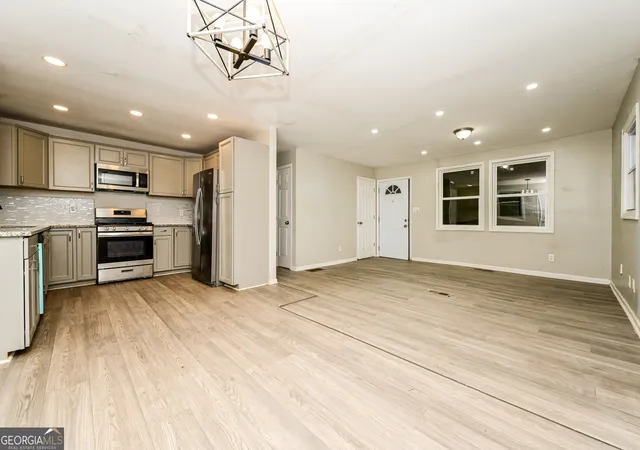 Photo 4 of Single family home for sale at 3382 Renault Rd SE, Atlanta, GA 30354 | MLS# 10650653 | Listing updated on 2025-12-26