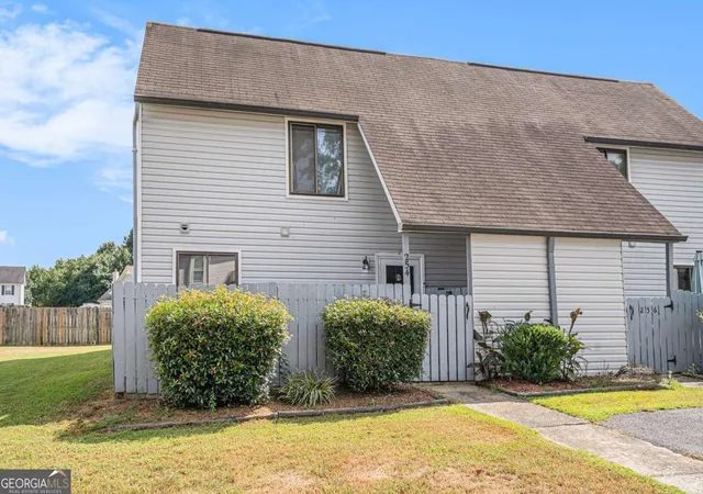 3rd image of 254 Country Club Dr, Jonesboro, GA 30238 | MLS# 10798264