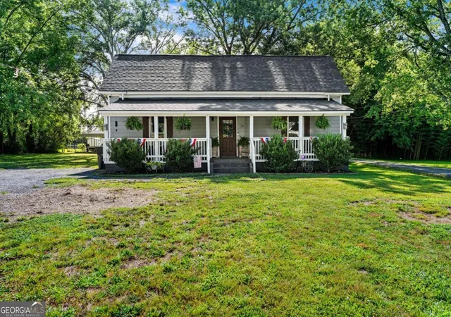 Homes for sale in White, GA | 28 School St Ne, White, GA 30184 | MLS# 10797168