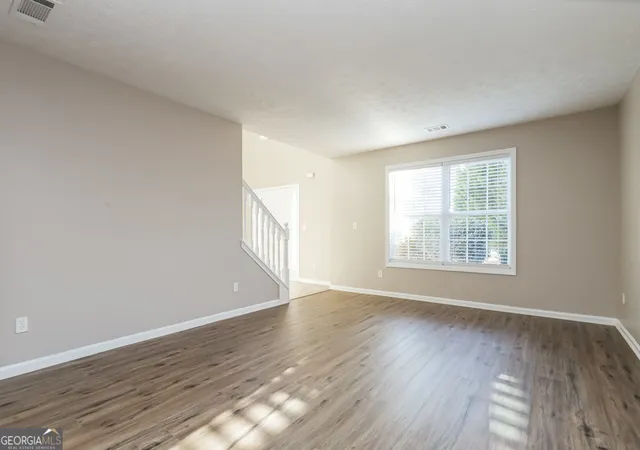 4th image of 1028 Levista Dr, Locust Grove, GA 30248 | MLS# 10800553