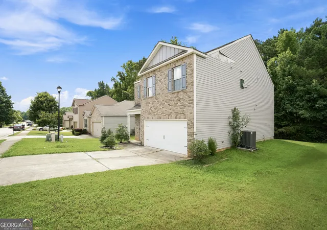 Photo 3 of Single family home for sale at 2024 S Sawgrass Dr E, Hampton, GA 30228 | MLS# 10811881 | Listing updated on 2026-09-14