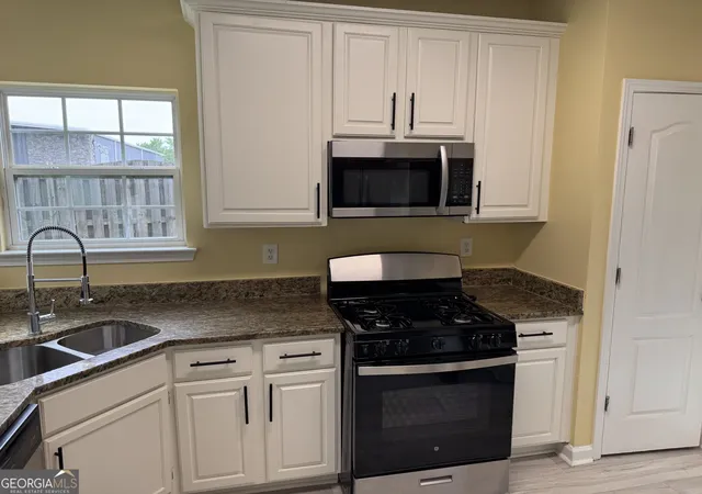 Photo 2 of Sale Pending at 4199 Elderberry Dr NW, Acworth, GA 30101 | MLS# 10554533 | Listing updated on 2025-10-22