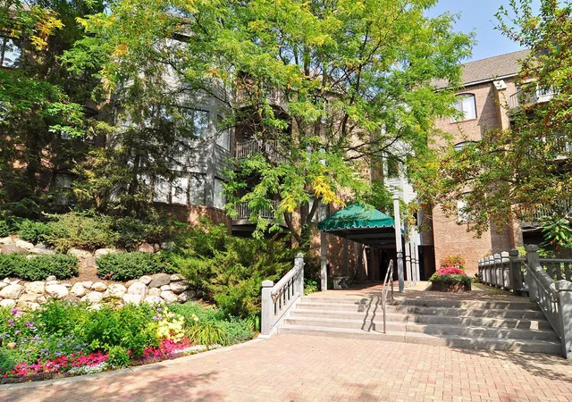 Homes for sale in Minnetonka, MN | 12700 Sherwood Pl #102, Minnetonka, MN 55305 | MLS# 6577393