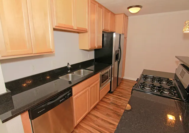 3rd image of 3120 Hennepin Ave, Minneapolis, MN 55408