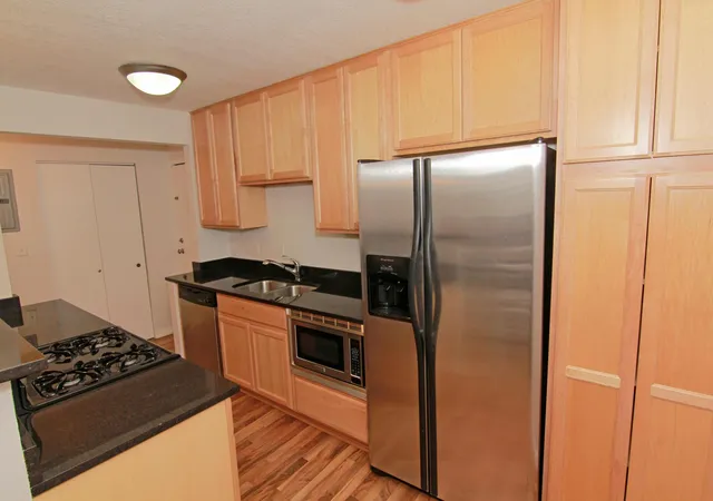 5th image of 3120 Hennepin Ave, Minneapolis, MN 55408