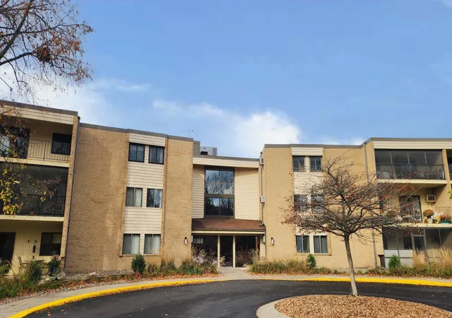 Homes for sale in Eden Prairie, MN | 11160 Anderson Lakes Parkway, Eden Prairie, MN 55344 | Houzeo