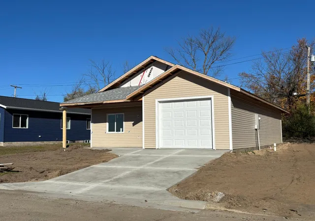 Photo 4 of Single family home for sale at 121 1st Street NE, Cass Lake, MN 56633 | MLS# 6633018 | Listing updated on 2026-07-28
