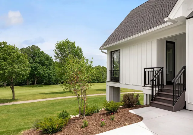 Photo 3 of Single family home for sale at 172 Westwood Ln, Wayzata, MN 55391 | MLS# 6648235 | Listing updated on 2025-11-13