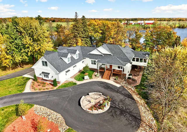 Photo 3 of Mansion for sale at 92176 Heppner Rd, Sturgeon Lake, MN 55783 | MLS# 6650010 | Listing updated on 2026-10-10