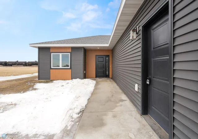 3rd image of 707 Blaine St N, Colfax, ND 58018 | MLS# 6674666