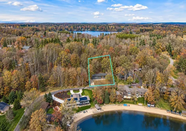 Photo 4 of Single family home for sale at 28 Moonlight Bay, Stillwater, MN 55082 | MLS# 6684507 | Listing updated on 2026-10-23